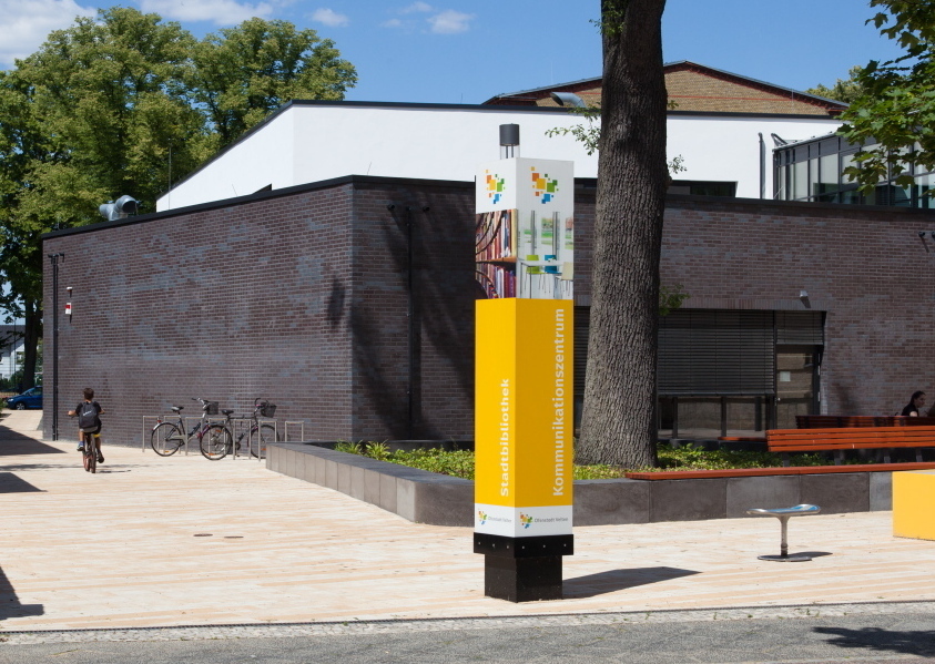 Bild vergrößern: Die Stadtbibliothek und das Kommunikationszentrum an der Bibliotheksgasse.