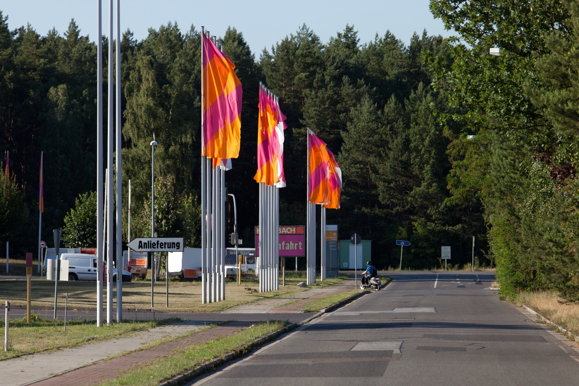 Bild vergrößern: Eine Straße im Businesspark Velten.