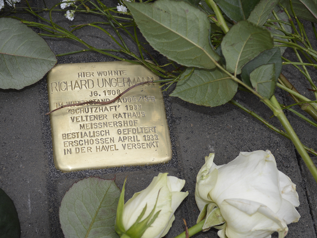 Bild vergrößern: Stolpersteine gegen den Opfern der NS-Diktatur ihre Namen, ihr Gesicht und ihre Geschichte zurück.