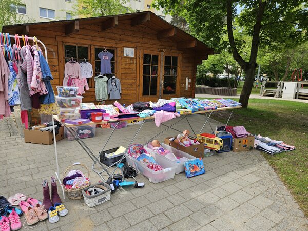 Bild vergr&ouml;&szlig;ern: Tr&ouml;delmarkt in der Kita Kunterbunt.