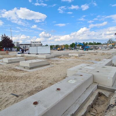 An der Rosa-Luxemburg-Stra&szlig;e in Velten entsteht ein neuer Schulcampus.