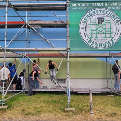 Arbeit am Wohnblock in der Poststra&szlig;e
