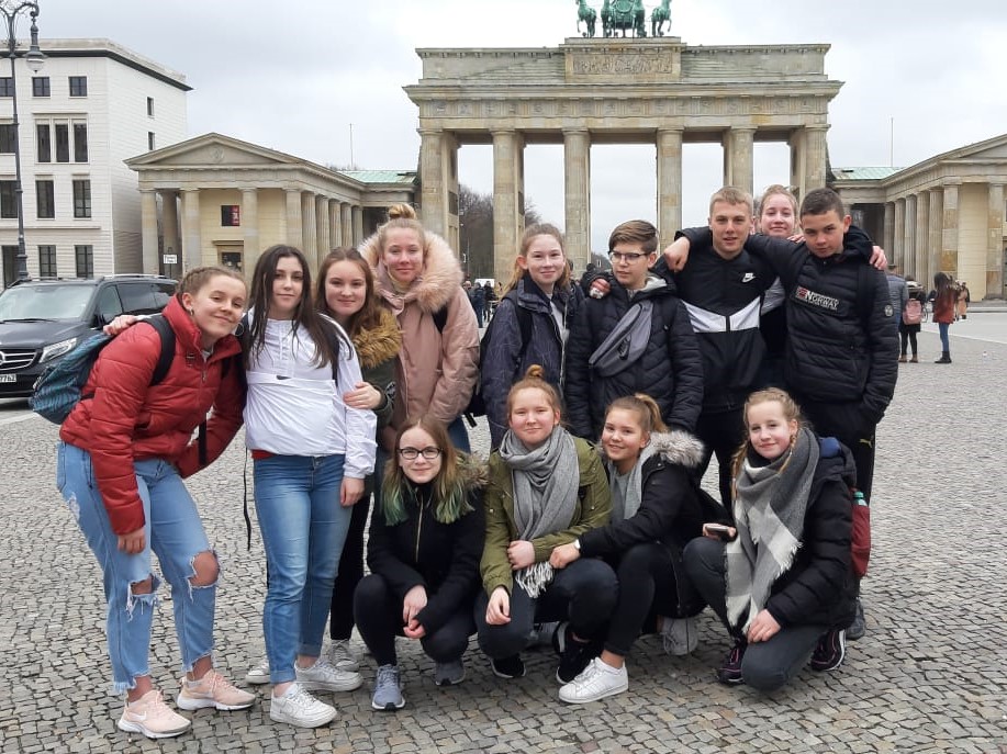 Bild vergrößern: Austauschschüler aus Grand-Couronne beim Berlin-Besuch.