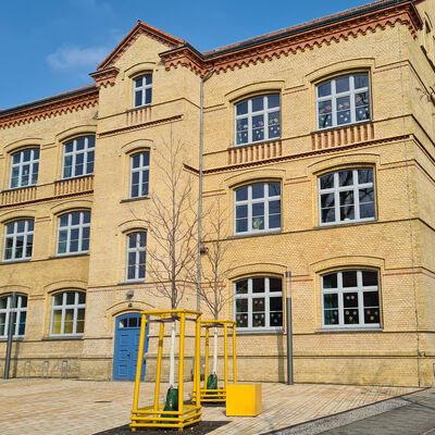 Standort der Bibliothek: von 1901 bis 1923 ehemalige Mädchenschule (heutige Linden-Grundschule)