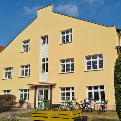 Standort der Bibliothek: von 1948 bis 1949 ehemaliges Karl-Liebknecht-Haus (heutige Kita Villa Regenbogen)
