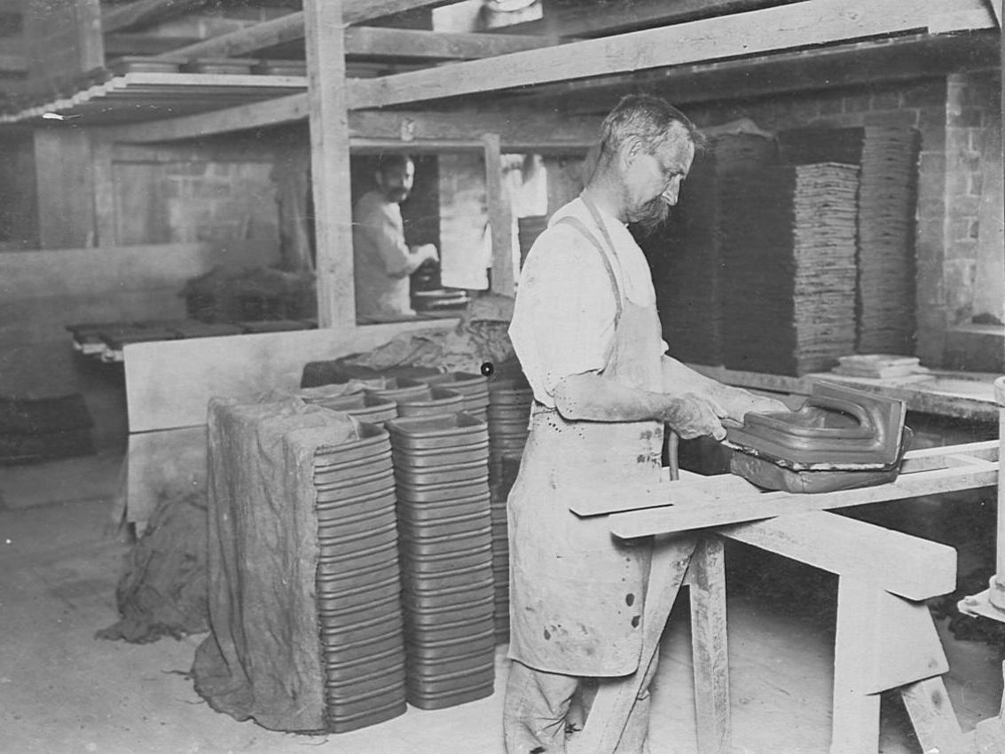 Bild vergrößern: Ein Kachelbäcker um 1900 in Velten.