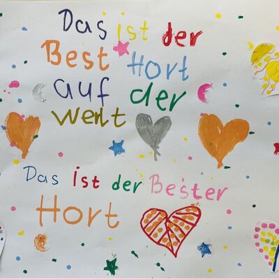 "Das ist der beste Hort der Welt" - dieses Plakat malten die Kinder zur Wiedereröffnung.
